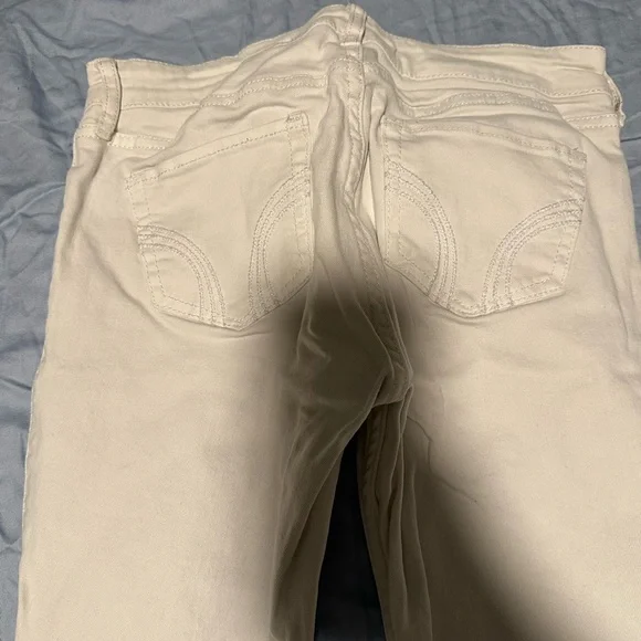 (2/$20) Hollister white Super Skinny Pants - Picture 3 of 5